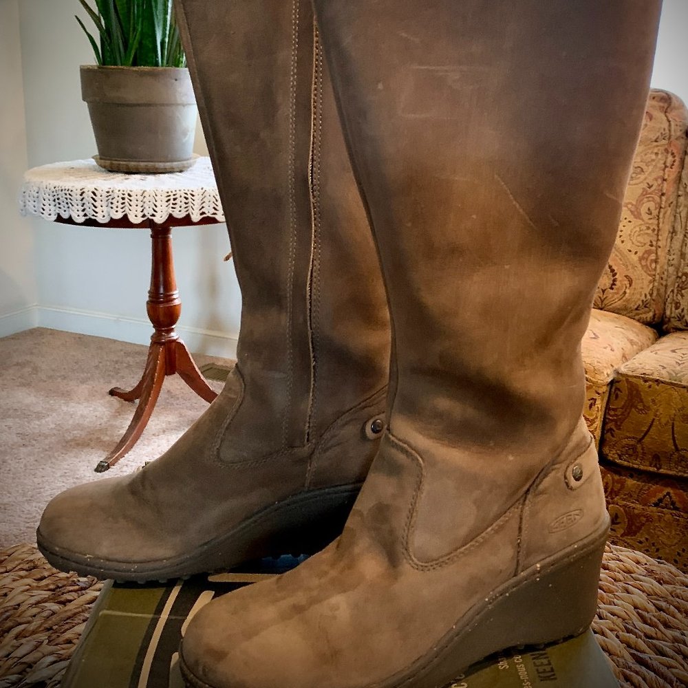 Womens size 6.5 Keen zip up boots